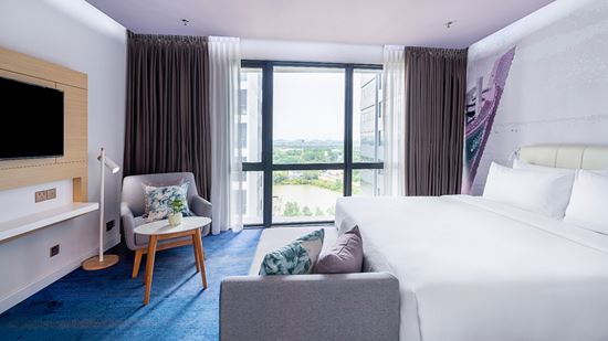 premier-king_bedroom-1