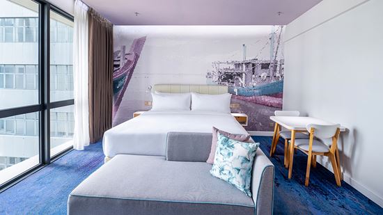 premier-king_bedroom-3