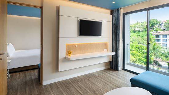 one-bedroom-suite-balcony_living-area-1