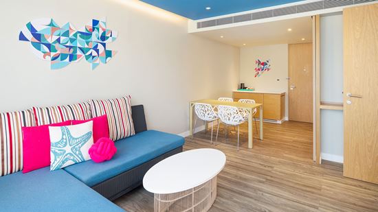 one-bedroom-suite-balcony_living-area-2